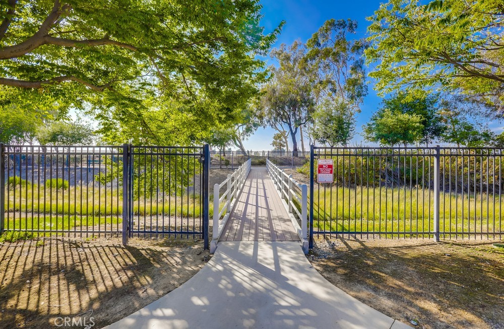 https://media.crmls.org/medias/73a74311-0caa-4625-9552-8e7a1f619264.jpg?preset=X-Large
