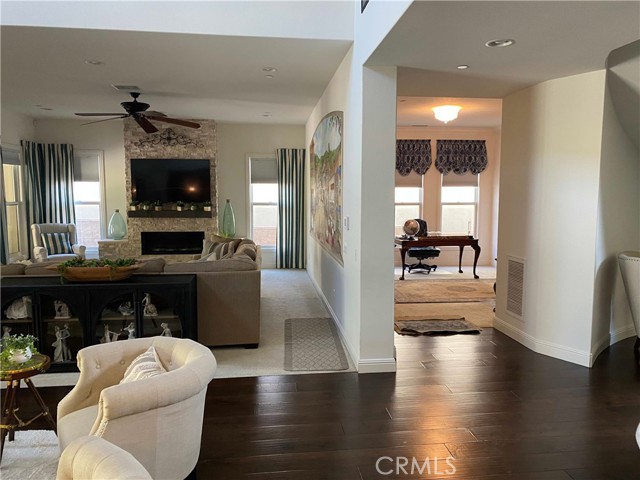 Detail Gallery Image 11 of 38 For 20239 Jubilee Way, Porter Ranch,  CA 91326 - 4 Beds | 4/1 Baths