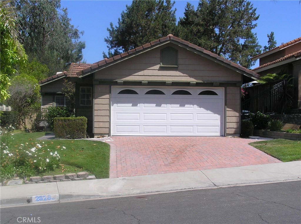 Beautiful SINGLE LEVEL home located on a single loaded street in WESTHILL which is part of the Rancho Niguel community. The home has a wrap around garden with a pleasant view. Granite counters in the separate kitchen which extend to the breakfast nook. Bright living room with a fireplace. Large master bedroom with plenty of closet space and two other nice sized bedrooms . Wood laminate flooring throughout. The house is in walking distance of the Laguna Niguel Regional Park, which has a fishing lake and other amenities for adults and children. Shops and a Senior Center is close by. All this and 'The Club' Swimming, tennis, racquet ball, pickleball, gym, volley and basket ball courts all in a park setting with BBQ's and playground for the young ones. Beautiful SINGLE LEVEL home located on a single loaded street in WESTHILL which is part of the Rancho Niguel community. The home has a wrap around garden with a pleasant view. Granite counters in the separate kitchen which extend to the breakfast nook. Bright living room with a fireplace. Large master bedroom with plenty of closet space and two other nice sized bedrooms . Wood laminate flooring throughout. The house is in walking distance of the Laguna Niguel Regional Park, which has a fishing lake and other amenities for adults and children. Shops and a Senior Center is close by. All this and 'The Club' Swimming, tennis, racquet ball, pickleball, gym, volley and basket ball courts all in a park setting with BBQ's and playground for the young ones.