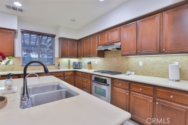7123 Cottage Grove Drive, Eastvale CA: https://media.crmls.org/medias/73a84294-bb6c-4b57-b714-57212bd02f9d.jpg