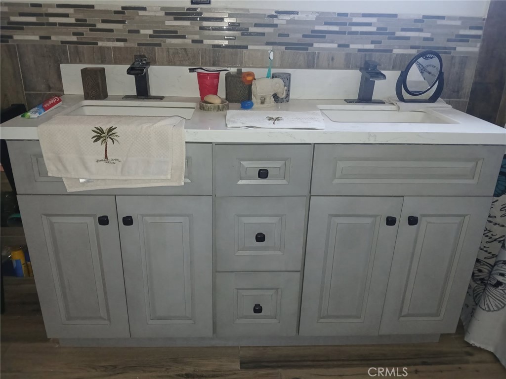 https://media.crmls.org/medias/73a86a58-1cdb-4261-b992-62725caab7e6.jpg?preset=X-Large
