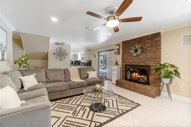 Detail Gallery Image 12 of 38 For 82 N Peach Ave, Clovis,  CA 93612 - 4 Beds | 4 Baths