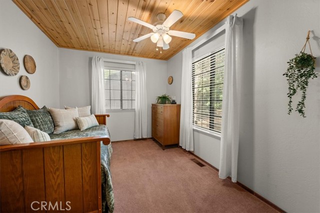 755 Holmes Lane, Sugarloaf CA: https://media.crmls.org/medias/73a90133-297b-4343-b995-b51a2dfb44d3.jpg