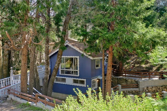 407 Dart Canyon Road, Crestline CA: https://media.crmls.org/medias/73a9230a-6b69-4ec3-90b2-dea91a891f1a.jpg