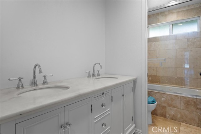 Detail Gallery Image 14 of 17 For 10401 Garden Grove Ave, Porter Ranch,  CA 91326 - 4 Beds | 2 Baths