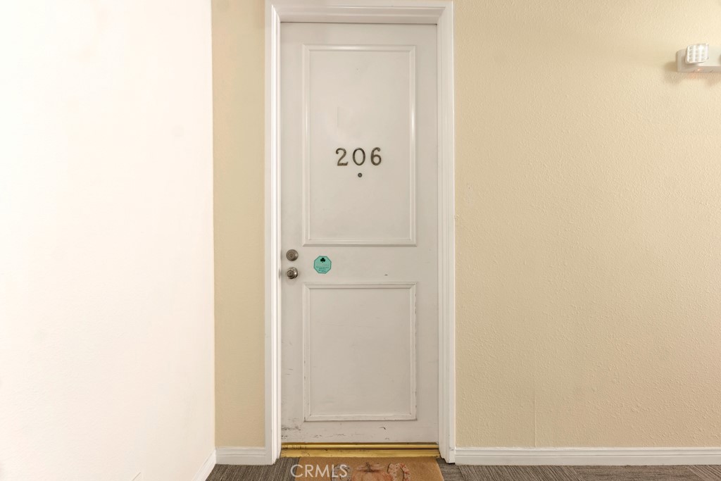 https://media.crmls.org/medias/73ac581a-b47f-4a0d-8d4e-3b8def83cfdb.jpg?preset=X-Large