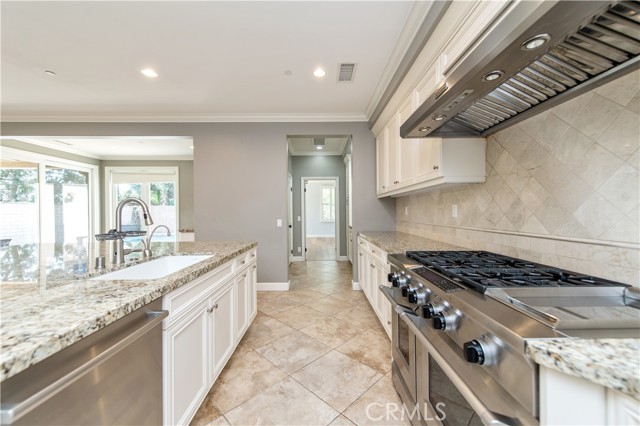 Detail Gallery Image 8 of 32 For 21 Rolling, Irvine,  CA 92620 - 4 Beds | 3/1 Baths