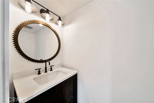 25735 Williamsburg Court, Lake Forest CA: https://media.crmls.org/medias/73acf25e-6d19-4a5d-b2d9-b72a767ac3ae.jpg