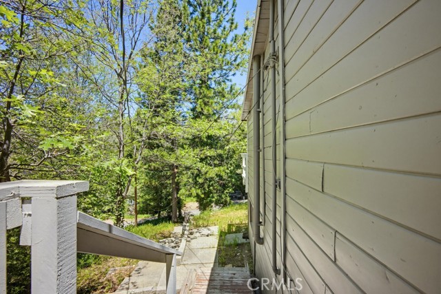 22951 Redwood, Crestline, CA 92325