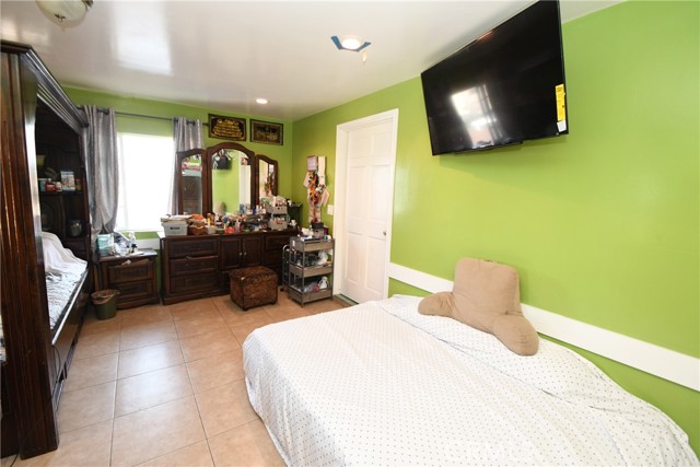 14105 Fonthill Avenue, Hawthorne CA: https://media.crmls.org/medias/73af1b3d-6fce-4966-bb90-37f116562fbe.jpg