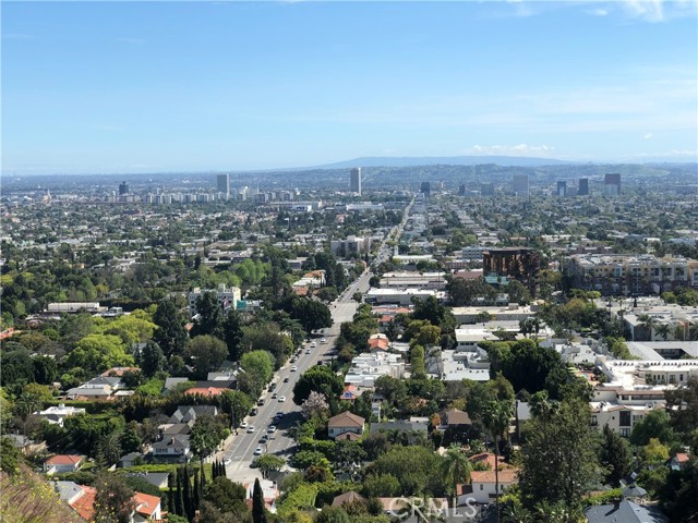 7828 W Granito Drive, Los Angeles CA: https://media.crmls.org/medias/73af2bfa-4e28-4777-bcfe-832c028e3b4c.jpg