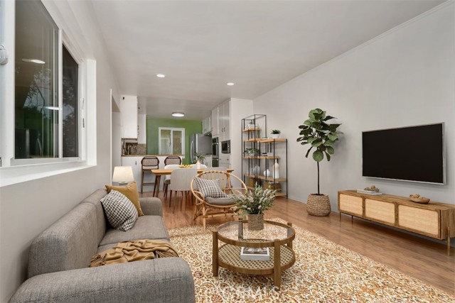 Detail Gallery Image 8 of 36 For 3833 Ridgemoor Dr, Studio City,  CA 91604 - 2 Beds | 1/1 Baths