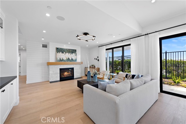 Detail Gallery Image 15 of 40 For 2507 Alta Vista Dr, Newport Beach,  CA 92660 - 5 Beds | 4/1 Baths