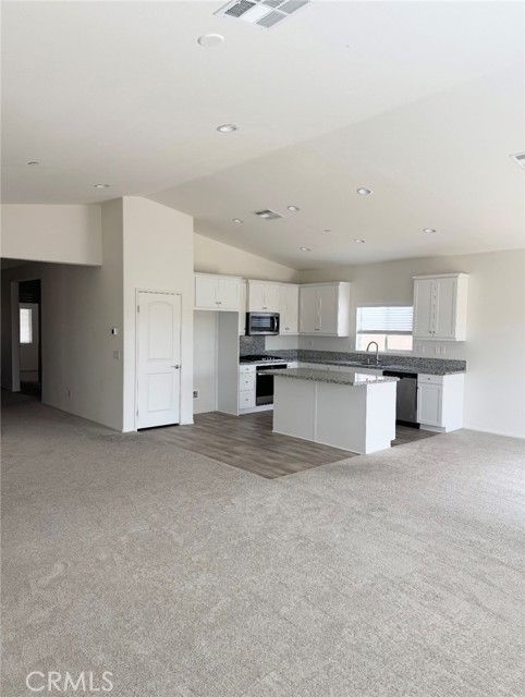 Detail Gallery Image 3 of 9 For 11989 Bellehaven, Victorville,  CA 92392 - 4 Beds | 3 Baths