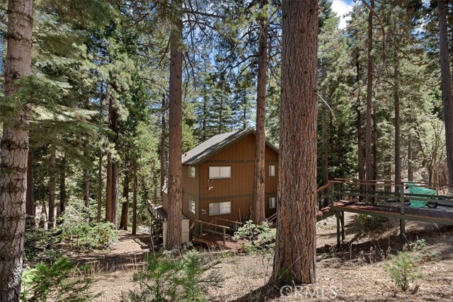 Detail Gallery Image 1 of 36 For 26522 Thunderbird Dr, Lake Arrowhead,  CA 92391 - 3 Beds | 2/1 Baths