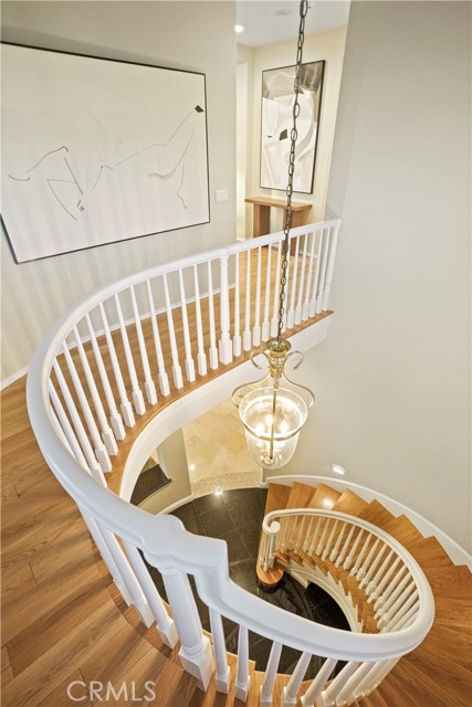 Image 27 of 63 For 907 Deerhill Road