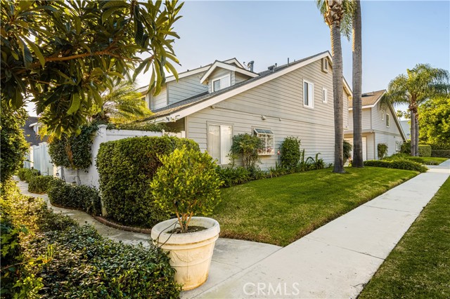 Detail Gallery Image 36 of 41 For 1062 Walnut St #C,  Tustin,  CA 92780 - 2 Beds | 2/1 Baths