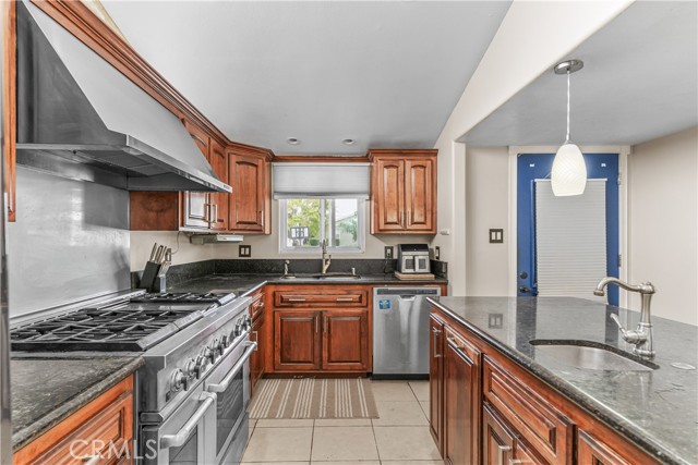 Detail Gallery Image 6 of 31 For 10930 Groveland, Whittier,  CA 90603 - 4 Beds | 2 Baths