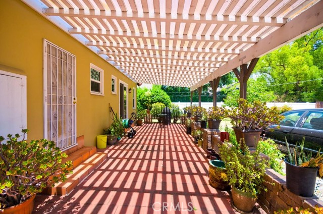 900 S Los Robles Avenue, Pasadena CA: https://media.crmls.org/medias/73b23564-9386-4599-8c92-98dff57a29ef.jpg