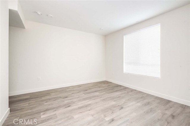 Detail Gallery Image 14 of 22 For 6120 Woodman Ave #102,  Van Nuys,  CA 91401 - 3 Beds | 2 Baths