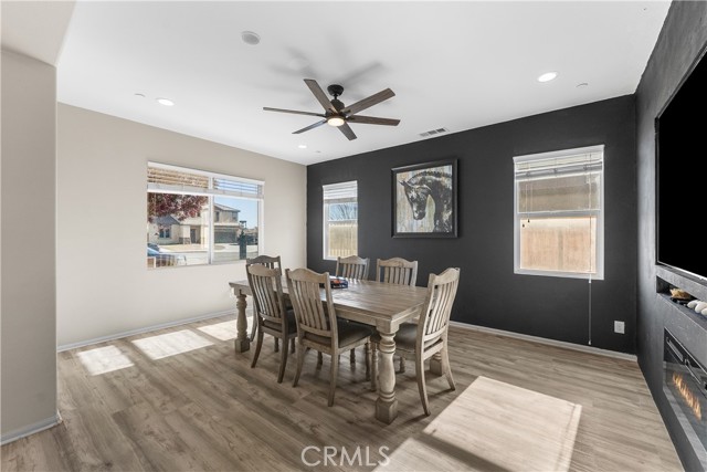 Detail Gallery Image 8 of 49 For 2517 San Madrid Way, Rosamond,  CA 93560 - 3 Beds | 2/1 Baths