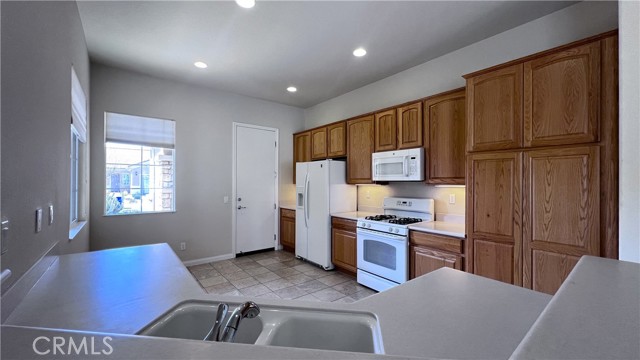 Detail Gallery Image 9 of 24 For 19460 Tor Hill, Apple Valley,  CA 92308 - 2 Beds | 2 Baths