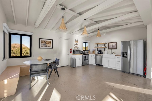 8729 Rock Haven Road, Joshua Tree CA: https://media.crmls.org/medias/73b2cb9e-a815-4f7c-9b93-a88c95c87863.jpg