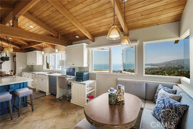 Detail Gallery Image 10 of 56 For 2108 Crestview Dr, Laguna Beach,  CA 92651 - 3 Beds | 2 Baths