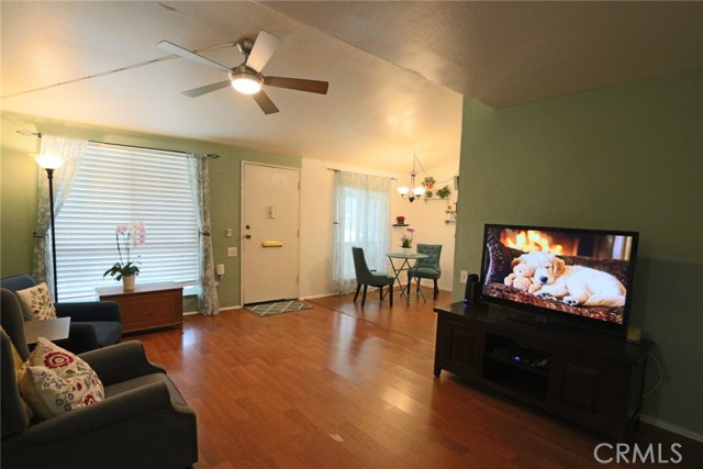 Detail Gallery Image 35 of 71 For 19208 Avenue of the Oaks #J,  Newhall,  CA 91321 - 2 Beds | 1/1 Baths