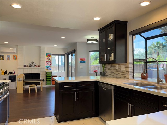 9288 Pipilo Street, San Diego CA: https://media.crmls.org/medias/73b4da08-c17b-402e-8653-a9915ecdd640.jpg