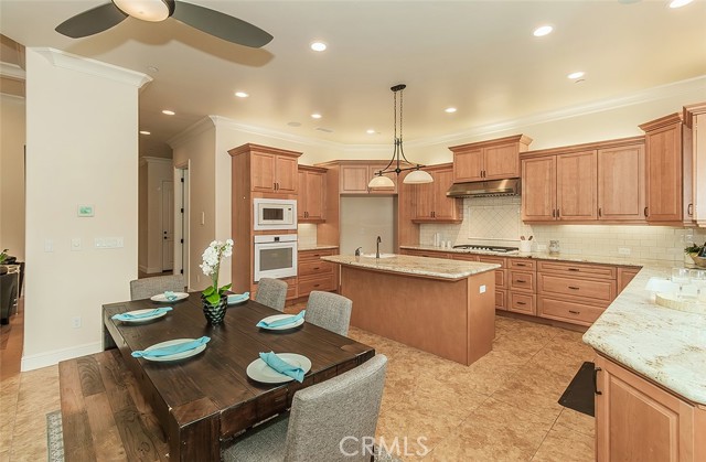 1562 N Empire Lane, Clovis CA: https://media.crmls.org/medias/73b5b2ec-5a7b-4bae-9b99-c58b643d5f2a.jpg