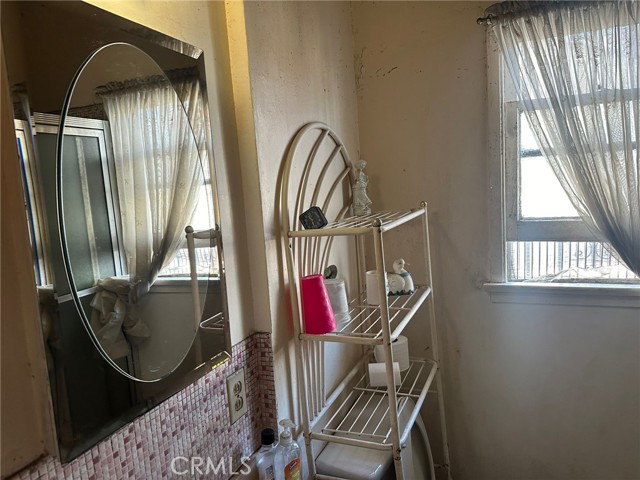 Detail Gallery Image 11 of 32 For 2549 Kansas Ave, South Gate,  CA 90280 - 2 Beds | 1 Baths