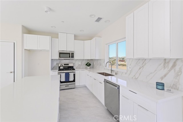 Detail Gallery Image 10 of 52 For 15192 Barbara, Apple Valley,  CA 92307 - 3 Beds | 2 Baths