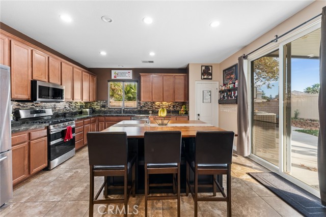 Detail Gallery Image 14 of 43 For 1449 Underhill Ct, Beaumont,  CA 92223 - 4 Beds | 3/1 Baths