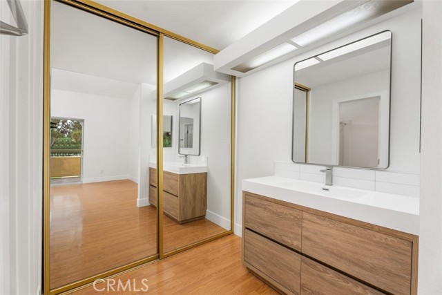 89 Alberti Aisle, Irvine CA: https://media.crmls.org/medias/73b87c0d-a616-40fb-b4ef-84aad0c50792.jpg
