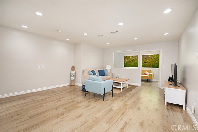 Detail Gallery Image 9 of 26 For 967 Oriole Dr, Laguna Beach,  CA 92651 - 2 Beds | 3 Baths