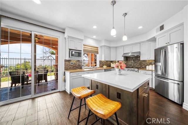 632 Hartwell Court, Altadena CA: https://media.crmls.org/medias/73b9ff21-4857-4645-af09-5e5cfed83f85.jpg
