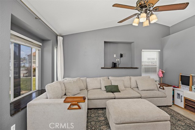 39769 Sunrose Dr, Murrieta CA: https://media.crmls.org/medias/73ba4a8f-a396-4818-aef0-803cf4068f52.jpg