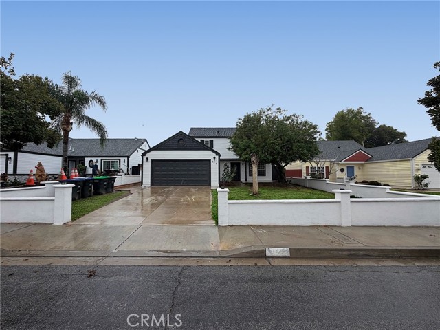 949 Oak Glen Ln, Colton, CA 92324 photo 2