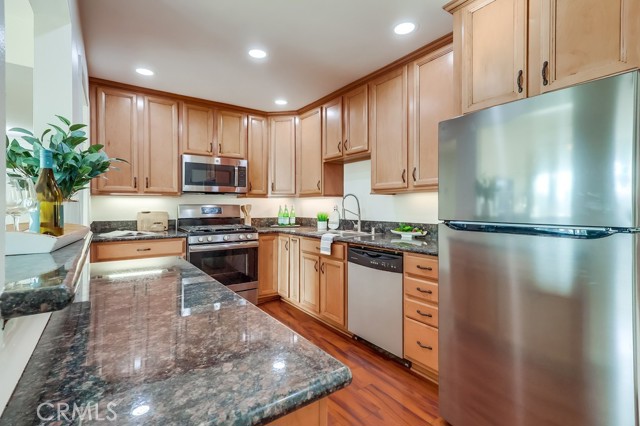 Detail Gallery Image 9 of 35 For 1140 Pacific Ave #30,  Long Beach,  CA 90813 - 2 Beds | 2 Baths