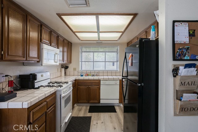 Detail Gallery Image 4 of 18 For 425 W Avenue J5 #37,  Lancaster,  CA 93534 - 2 Beds | 2 Baths