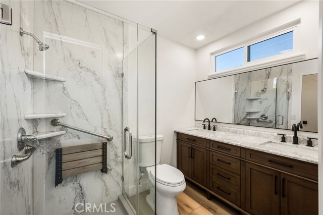 925 Eastglen photo 28