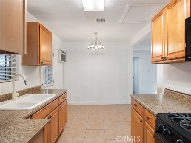 Detail Gallery Image 17 of 36 For 5020 Topanga Canyon, Woodland Hills,  CA 91364 - 2 Beds | 1 Baths