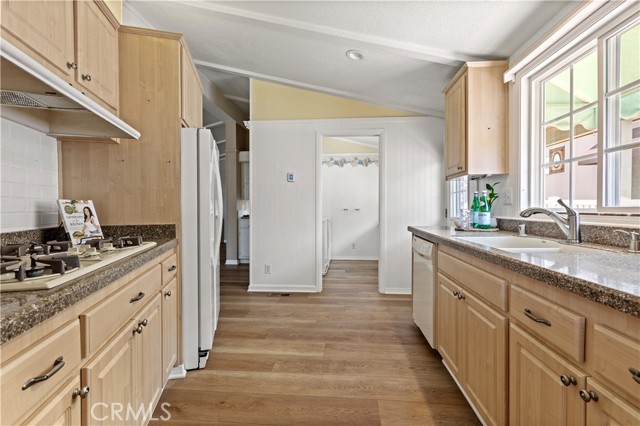 5200 Irvine Blvd Spc 218, Irvine CA: https://media.crmls.org/medias/73bd66dc-1f6e-4561-9970-2a71d7daa76f.jpg