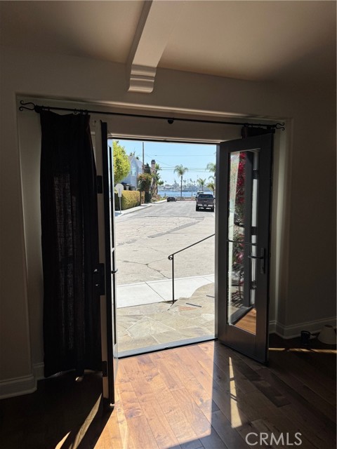 Detail Gallery Image 4 of 16 For 51 Angelo Walk, Long Beach,  CA 90803 - 2 Beds | 1 Baths
