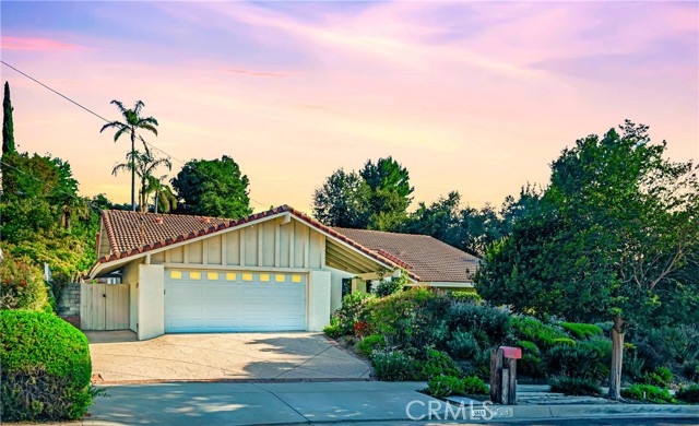 3811 Algonaut Drive, Calabasas CA: https://media.crmls.org/medias/73bfc3c2-7f53-433b-8d1f-8698200f3e91.jpg