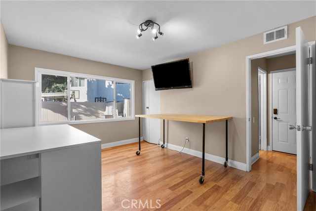 Detail Gallery Image 19 of 41 For 23439 via Elisandra, Valencia,  CA 91355 - 5 Beds | 3 Baths
