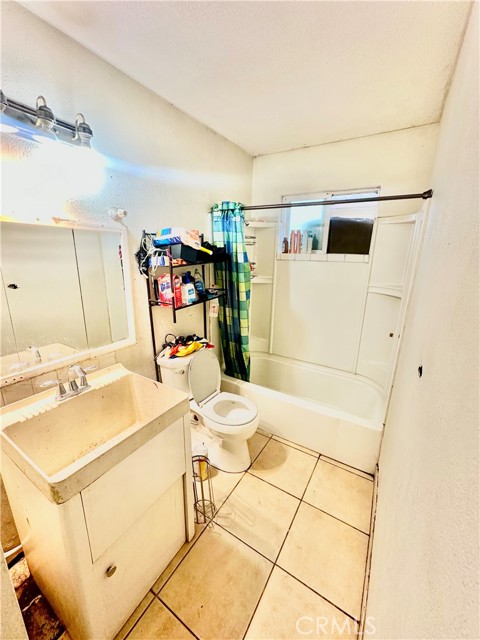 Detail Gallery Image 11 of 17 For 304 N Channing, Fresno,  CA 93706 - 3 Beds | 1 Baths