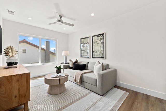 Detail Gallery Image 23 of 43 For 937 Carnation, Costa Mesa,  CA 92626 - 5 Beds | 3 Baths