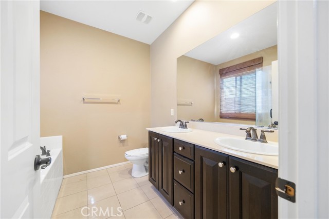 Detail Gallery Image 12 of 16 For 6602 Lasseron Dr, Palmdale,  CA 93552 - 5 Beds | 2 Baths